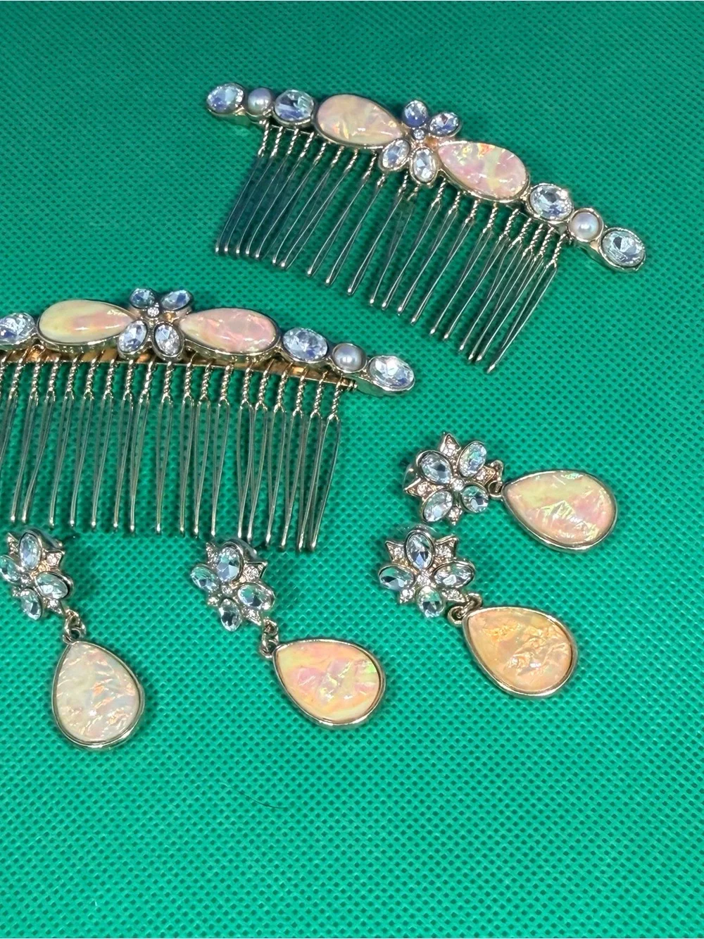 NWOT Elegant Iridescent Teardrop Hair Comb and Earring Set - Women Accessories